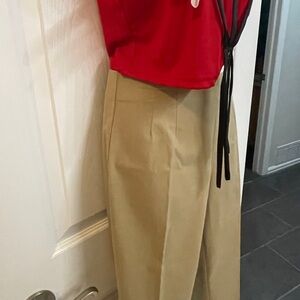 Ladies khaki color nice skinny pants NEW
Form fitting
EUC 
Machine wash
Side zip